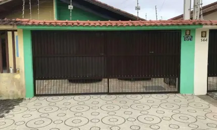 Casa à venda na vila atlântica mongaguá | 2 dormitórios, suíte e churrasqueira