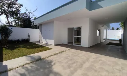 Casa de Alto Padrão em Itanhaém a 100m da Praia – Com Piscina e Área Gourmet
