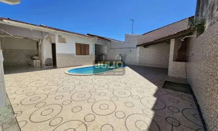 Sobrado à Venda com Piscina em Itanhaém – 6 Dormitórios a 300m da Praia no Bairro Nova Itanhaém
