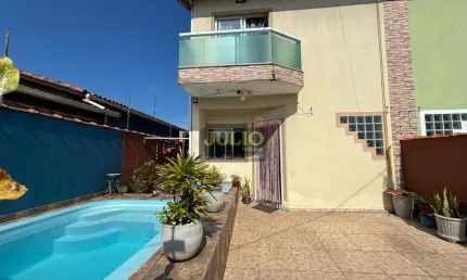 Sobrado à Venda no Jardim Praia Grande em Mongaguá – 2 Dormitórios, Piscina e Área Gourmet, a 700m da Praia