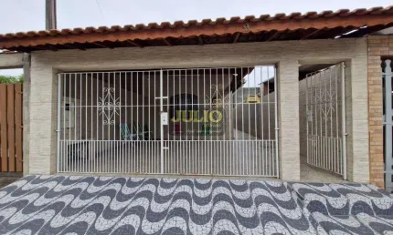 Casa à Venda em Mongaguá - 2 Dormitórios, Suíte, Espaço Gourmet e Vagas Cobertas no Flórida Mirim