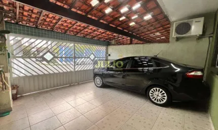 Sobrado à venda em Praia Grande, Maracanã, com 3 quartos, com 121 m²