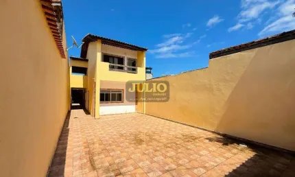 Sobrado à venda em Mongaguá, Balneário Itaguai, com 4 quartos, com 156 m²