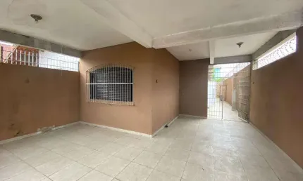 Casa de 3 Andares à Venda na Vila Tupi – 5 Quartos, Hidromassagem e Quintal em Praia Grande