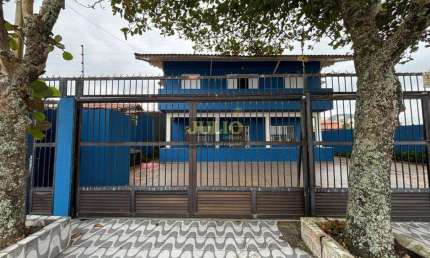 Casa Frente ao Mar à Venda no Bairro Jussara em Mongaguá – 6 Suítes e Edícula