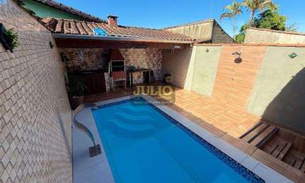 Casa de Praia em Mongaguá com Piscina e Churrasqueira - R$ 279.900