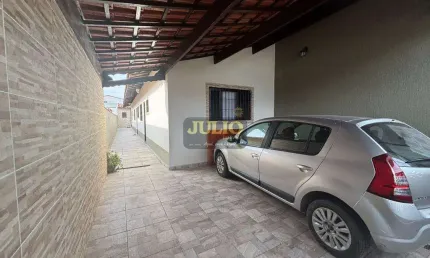 Casa à venda em mongaguá com 3 dormitórios, suíte e churrasqueira – ótima localização