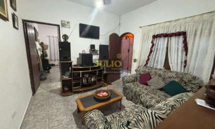 Casa Geminada à Venda em Mongaguá com Suíte, Churrasqueira e Quintal – 125m² de Terreno