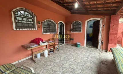 Casa com 2 quartos à venda no Jussara, Mongaguá , 80 m2 por R$ 320.000