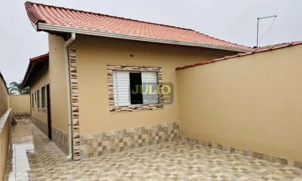 Linda Casa Geminada à Venda em Itanhaém com Piscina, 2 Quartos e Churrasqueira
