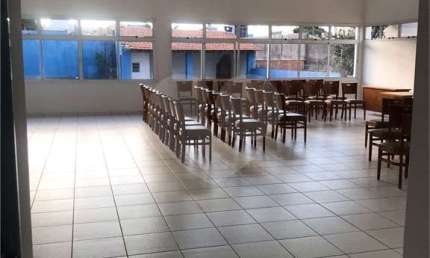 Prédio inteiro à venda ou para locação em Vila Torres Neves - SP