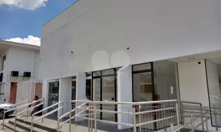 Prédio inteiro à venda ou para locação em Centro - SP