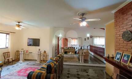 Chácara com 5 quartos à venda em Chácaras Do Guacuri - SP