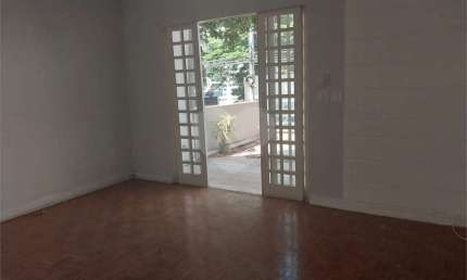 Casa com 2 quartos para locação em Chácara Urbana - SP