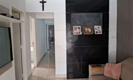 Sobrado com 4 quartos à venda em Novo Horizonte - SP