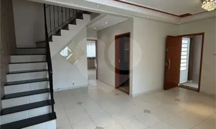 Sobrado com 3 quartos à venda em Jardim Marambaia - SP