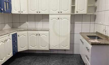Casa térrea com 2 quartos para locação em Parque Residencial Jundiaí - SP