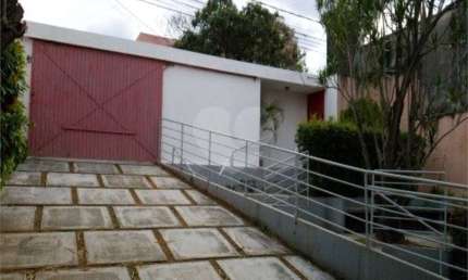 Casa com 4 quartos à venda ou para locação em Centro - SP