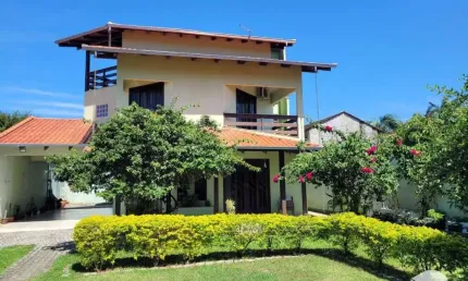 Sobrado com 4 dormitórios à venda, 200 m² por R$ 980.000,00 - Bucarein - Joinville/SC