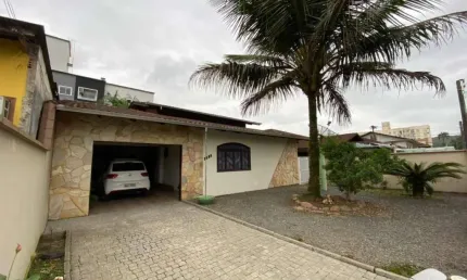Casa com 3 dormitórios à venda, 179 m² por R$ 580.000,00 - Costa e Silva - Joinville/SC