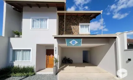 Casa com 3 dormitórios à venda, 218 m² por R$ 900.000,00 - Petrópolis - Joinville/SC