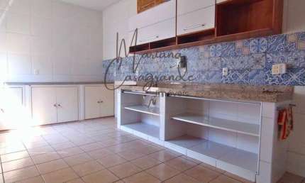 Casa para Venda em Volta Redonda, Jardim Primavera, 5 dormitórios, 3 banheiros, 2 vagas