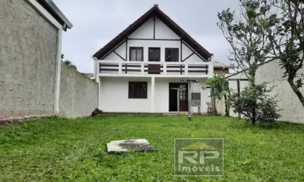 Chalé Sobrado na Praia de Guaratuba – Terreno Enorme e Financiamento Disponível