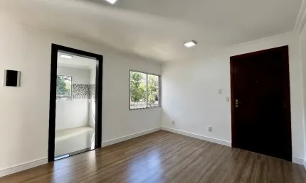 Apartamento Térreo Reformado – 2 Quartos, Aceita Carro e FGTS