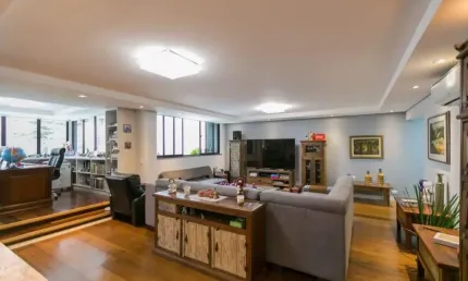 Apartamento de Alto Padrão com 4 Quartos e Pé Direito Duplo à Venda