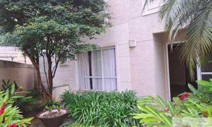Casa em condomínio fechado, com  106mts, 3 dormitórios, 1 suite 2 vagas, no Morumbi.umbi