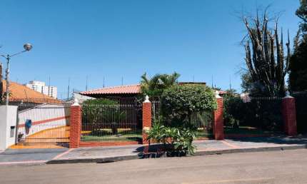 Casa com 4 quartos à venda na Rua Benjamin Lins, Dom Pedro, Londrina por R$ 1.399.000