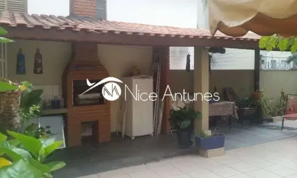 EXCELENTE SOBRADO ESQUINA ISOLADO... LOCAL RESIDENCIAL....