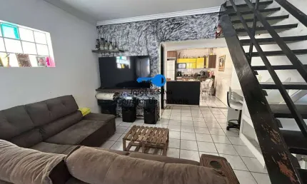 Sobrado  3 Dormitórios 1 Suíte Garagem coberta 2 carros Edicula nos fundos
