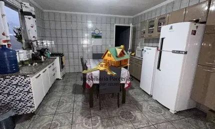Imóvel com 2 casas na Fazendinha Excelente Localização Garagem Coberta !