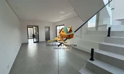 Casa Espetacular em Santana de Parnaíba 3 Dormitórios 1 Suíte 2 vagas !