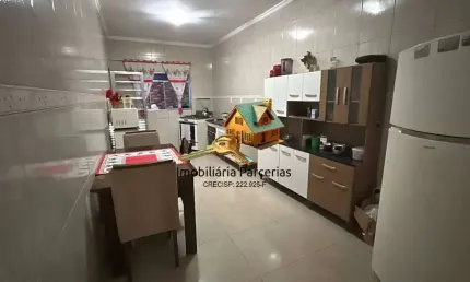 Sobrado de 4 Dormitórios varanda 3 Vagas cobertas no Portal dos Ipês!