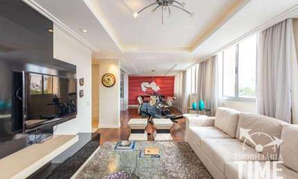 Alto da XV: Apartamento Reformado, Face Norte e Elevador Privativo – Conforto Total!