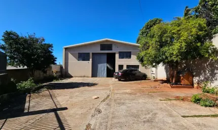 Barracão / Galpão / Depósito à venda na Rua Sófocles, 221, Vila Nova, Apucarana