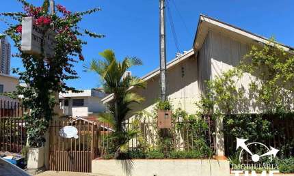 Casa com 8 dormitórios à venda, 108 m² por R$ 500.000 - Centro - Apucarana/PR