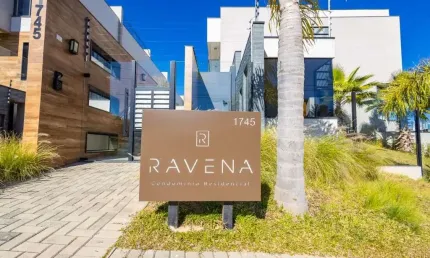 Sobrado com 3 dormitórios à venda, 240 m² por R$ 1.650.168,42 - Santo Inácio - Curitiba/PR