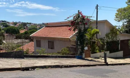 Casa com 8 quartos à venda na Rua Clóvis da Fonseca, 675, Centro, Apucarana