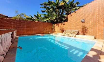 Sobrado com Piscina e Churrasqueira. Bairro Campo Grande. Santos/SP.