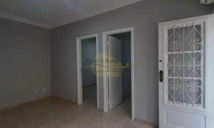 Apartamento térreo de frente no bairro macuco em santos/sp