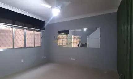 Sobrado bem conservado em villagio - bairro macuco - santos/sp.