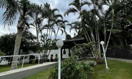 Apartamento com vista mar com 03 dormitórios na praia de Quatro Ilhas / Bombinhas