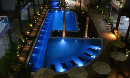 Apartamento mobiliado com 03 dormitórios com piscina na praia do centro de bombinhas
