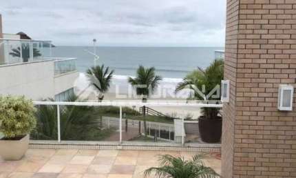 Apartamento mobiliado beira mar com 04 quartos e 03 garagens na praia de Bombas
