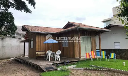 Casa Entre Mares - com 02 dormitórios na praia do Mariscal