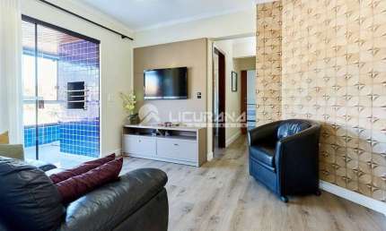 OPORTUNIDADE de investimento - Apartamento na praia do centro de Bombinhas à 150 metros do mar, mobiliado e com garagem.