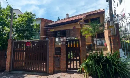 Casa com 3 quartos à venda na Rua Fagundes Varela, 158, Santo Antônio, Porto Alegre, 400 m2 por R$ 1.200.000
